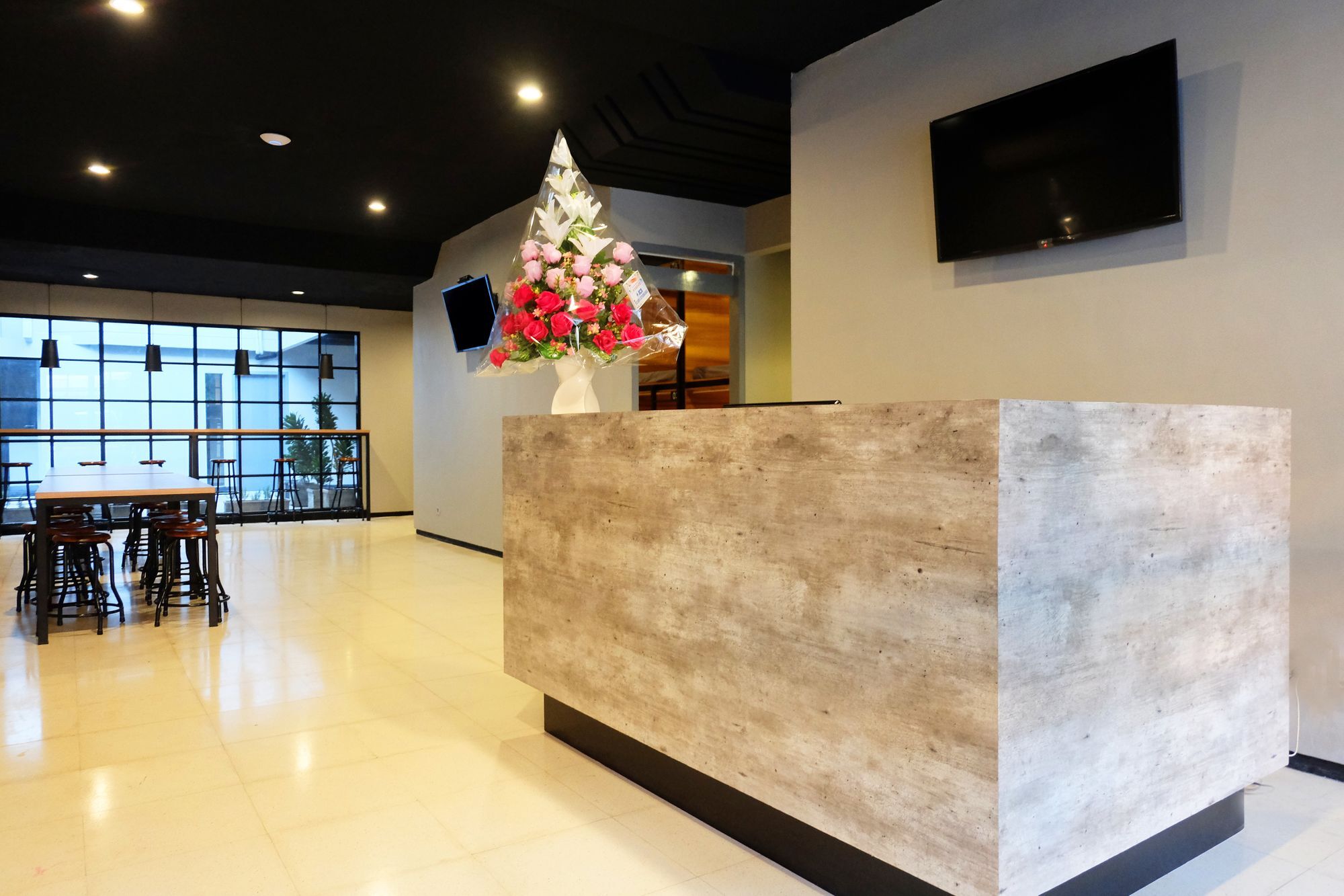 Livinn Hostel City Center Сурабая Экстерьер фото